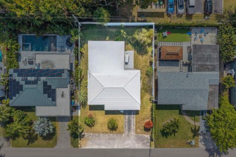 House in Wilton Manors, Florida 3 bedrooms, 152.36 sq.m. № 2053096 - photo 25