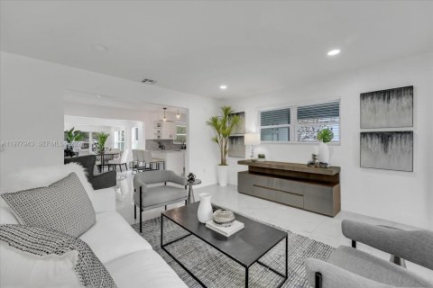 House in Wilton Manors, Florida 3 bedrooms, 152.36 sq.m. № 2053096