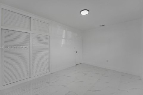 House in Wilton Manors, Florida 3 bedrooms, 152.36 sq.m. № 2053096 - photo 20