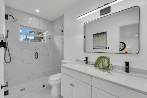 House in Wilton Manors, Florida 3 bedrooms, 152.36 sq.m. № 2053096 - photo 15