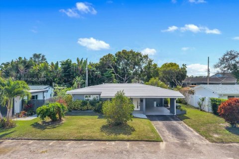 House in Wilton Manors, Florida 3 bedrooms, 152.36 sq.m. № 2053096 - photo 2