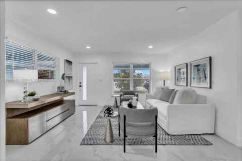 House in Wilton Manors, Florida 3 bedrooms, 152.36 sq.m. № 2053096 - photo 5