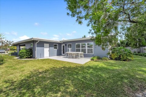 House in Wilton Manors, Florida 3 bedrooms, 152.36 sq.m. № 2053096 - photo 22