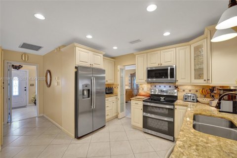 Villa ou maison à vendre à Dania Beach, Floride: 4 chambres, 157.93 m2 № 2003715 - photo 3