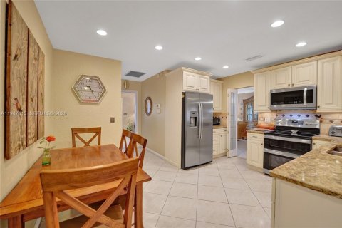 Villa ou maison à vendre à Dania Beach, Floride: 4 chambres, 157.93 m2 № 2003715 - photo 5