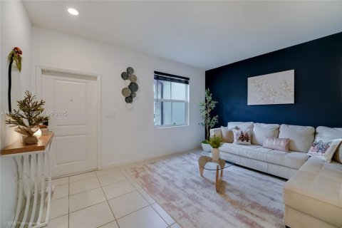 Adosado en venta en Miami, Florida, 3 dormitorios, 137.77 m2 № 1986140 - foto 2