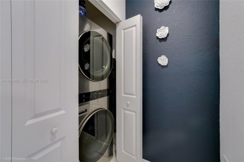 Adosado en venta en Miami, Florida, 3 dormitorios, 137.77 m2 № 1986140 - foto 9