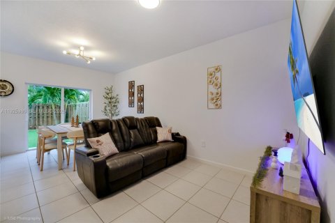 Adosado en venta en Miami, Florida, 3 dormitorios, 137.77 m2 № 1986140 - foto 5