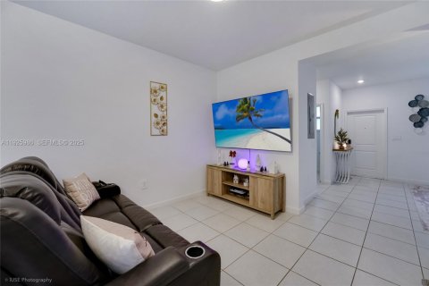 Adosado en venta en Miami, Florida, 3 dormitorios, 137.77 m2 № 1986140 - foto 3