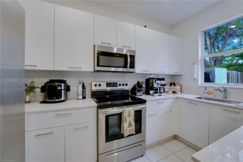 Adosado en venta en Miami, Florida, 3 dormitorios, 137.77 m2 № 1986140 - foto 7
