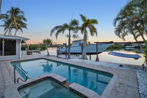Casa en Nokomis, Florida 2 dormitorios, 159.98 m2 № 2117755