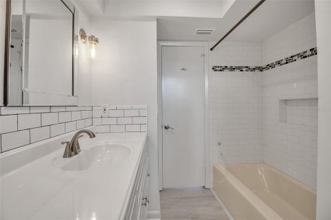 Купить виллу или дом в Нокомис, Флорида 4 комнаты, 159.98м2, № 2117755 - фото 23