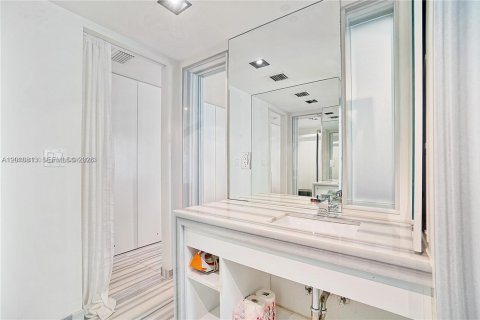 Condo in Miami Beach, Florida, 1 bedroom № 2076649 - photo 5