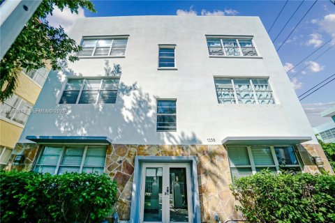 Condo in Miami Beach, Florida, 1 bedroom № 2076649 - photo 11