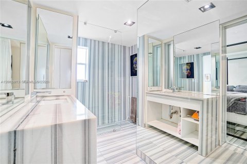 Condo in Miami Beach, Florida, 1 bedroom № 2076649 - photo 4