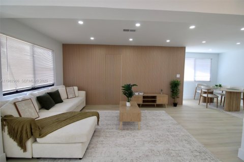 House in Pompano Beach, Florida 3 bedrooms, 132.39 sq.m. № 2049846 - photo 15