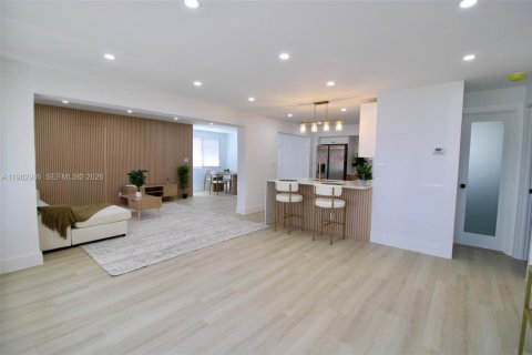 House in Pompano Beach, Florida 3 bedrooms, 132.39 sq.m. № 2049846 - photo 6