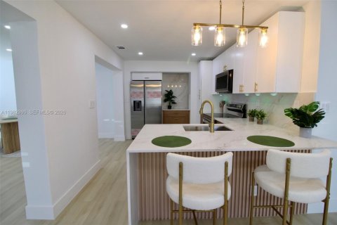 House in Pompano Beach, Florida 3 bedrooms, 132.39 sq.m. № 2049846 - photo 10