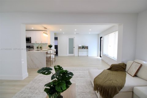 House in Pompano Beach, Florida 3 bedrooms, 132.39 sq.m. № 2049846 - photo 25