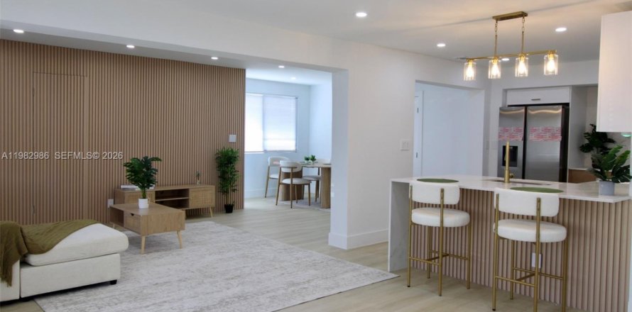 House in Pompano Beach, Florida 3 bedrooms, 132.39 sq.m. № 2049846