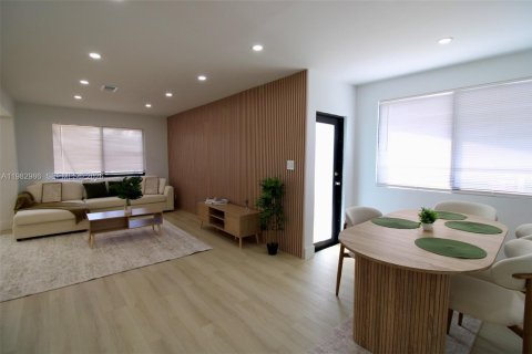 House in Pompano Beach, Florida 3 bedrooms, 132.39 sq.m. № 2049846 - photo 20