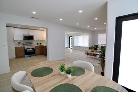 House in Pompano Beach, Florida 3 bedrooms, 132.39 sq.m. № 2049846 - photo 21