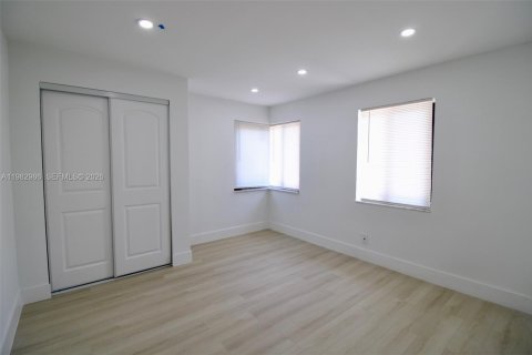 House in Pompano Beach, Florida 3 bedrooms, 132.39 sq.m. № 2049846 - photo 30