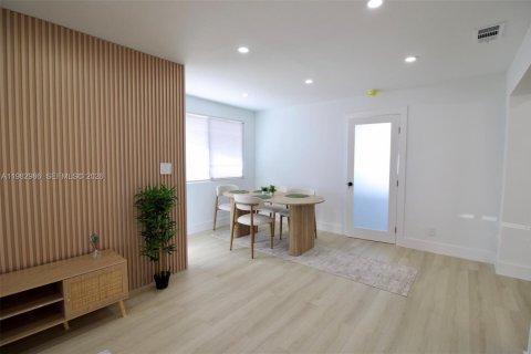 House in Pompano Beach, Florida 3 bedrooms, 132.39 sq.m. № 2049846 - photo 14