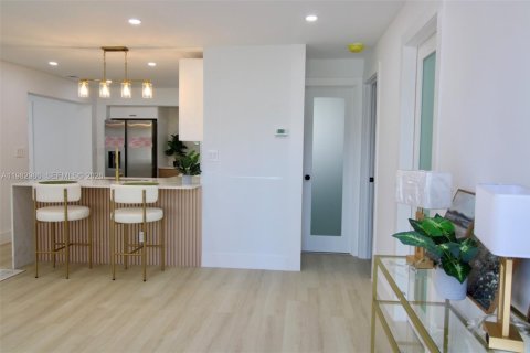 House in Pompano Beach, Florida 3 bedrooms, 132.39 sq.m. № 2049846 - photo 3