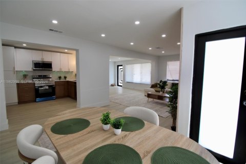 House in Pompano Beach, Florida 3 bedrooms, 132.39 sq.m. № 2049846 - photo 22