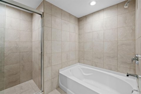 Condo in Fort Lauderdale, Florida, 2 bedrooms  № 2011322 - photo 10