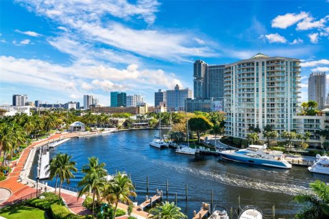 Condo in Fort Lauderdale, Florida, 2 bedrooms  № 2011322 - photo 17