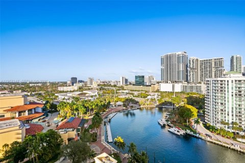 Condo in Fort Lauderdale, Florida, 2 bedrooms  № 2011322 - photo 16