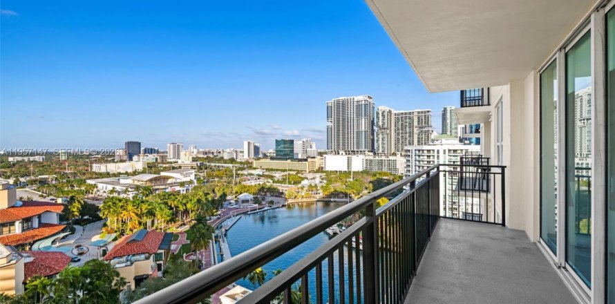 Condo in Fort Lauderdale, Florida, 2 bedrooms  № 2011322