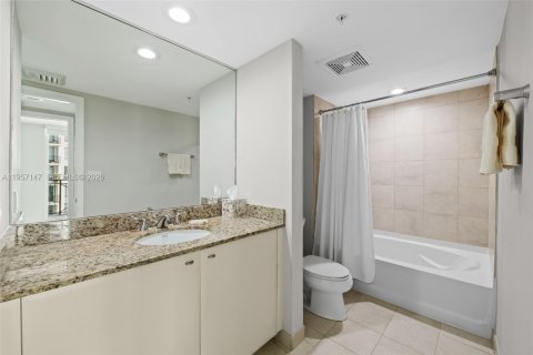 Condo in Fort Lauderdale, Florida, 2 bedrooms  № 2011322 - photo 13