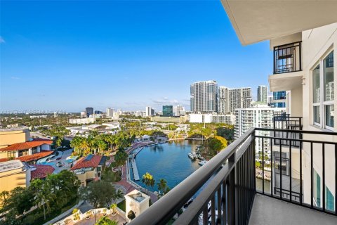 Condo in Fort Lauderdale, Florida, 2 bedrooms  № 2011322 - photo 15