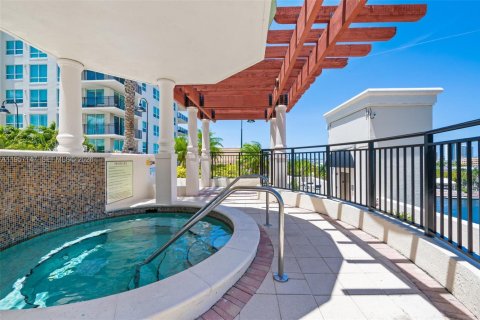 Condo in Fort Lauderdale, Florida, 2 bedrooms  № 2011322 - photo 24