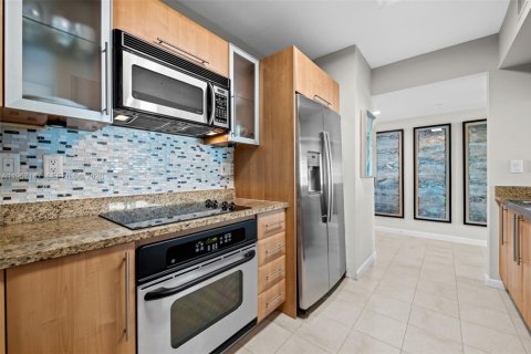Condo in Fort Lauderdale, Florida, 2 bedrooms  № 2011322 - photo 5