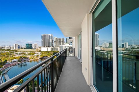 Condo in Fort Lauderdale, Florida, 2 bedrooms  № 2011322 - photo 14