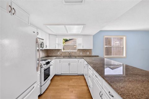 Duplex in Ormond Beach, Florida 4 bedrooms, 245.26 sq.m. № 2199625 - photo 12