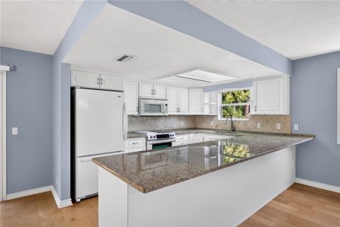 Duplex in Ormond Beach, Florida 4 bedrooms, 245.26 sq.m. № 2199625 - photo 13