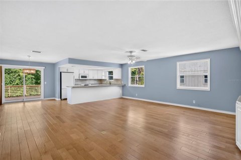 Duplex in Ormond Beach, Florida 4 bedrooms, 245.26 sq.m. № 2199625 - photo 6
