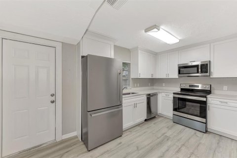 House in Sarasota, Florida 2 bedrooms, 101.36 sq.m. № 2210826 - photo 22