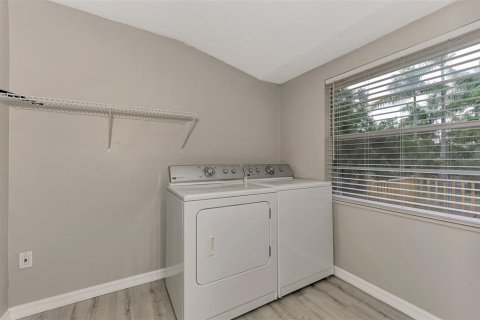 House in Sarasota, Florida 2 bedrooms, 101.36 sq.m. № 2210826 - photo 26