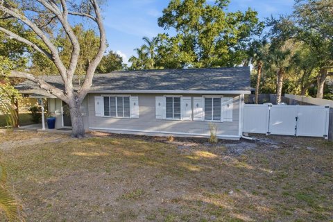 House in Sarasota, Florida 2 bedrooms, 101.36 sq.m. № 2210826 - photo 5