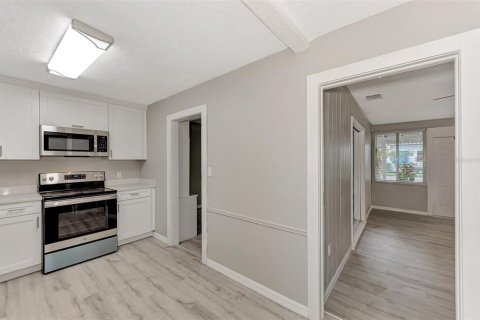 House in Sarasota, Florida 2 bedrooms, 101.36 sq.m. № 2210826 - photo 23