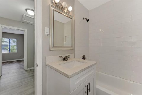 House in Sarasota, Florida 2 bedrooms, 101.36 sq.m. № 2210826 - photo 25