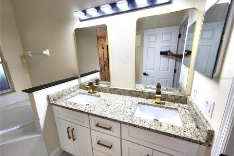 House in Apopka, Florida 4 bedrooms, 142.23 sq.m. № 1612778 - photo 16