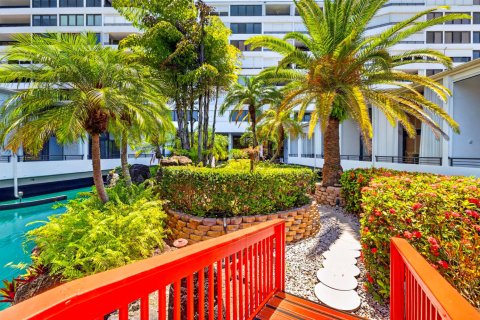 Condo in South Palm Beach, Florida, 1 bedroom  № 2191080 - photo 3