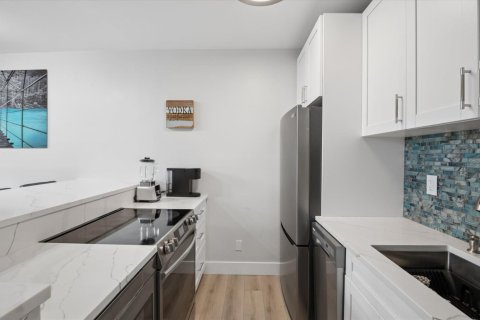 Condo in South Palm Beach, Florida, 1 bedroom  № 2191080 - photo 6